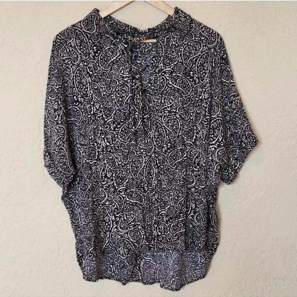THE BUCKLE DAYTRIP Top Womens Medium Rayon Tunic Blouse Lace Up Neck